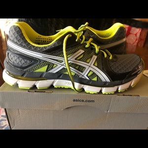 ASICS women’s GEL Excel 33 NEW Size 10
